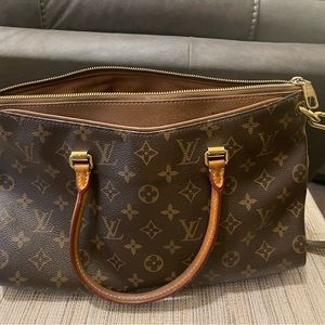 Beautiful Louis Vuitton Havana bag with an extra Crossbody strap.
